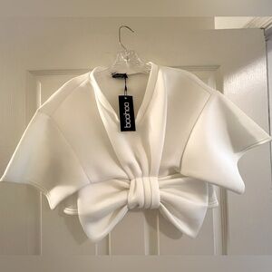 NWT boohoo WHITE NEOPRENE CROP V-NECK BOW TOP 8
MSRP:$50